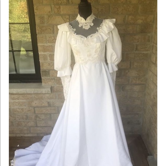 Vintage Victorian High Collar Wedding dress - Picture 2 of 7